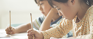 小学生の塾通いは
必要？3つのポイント